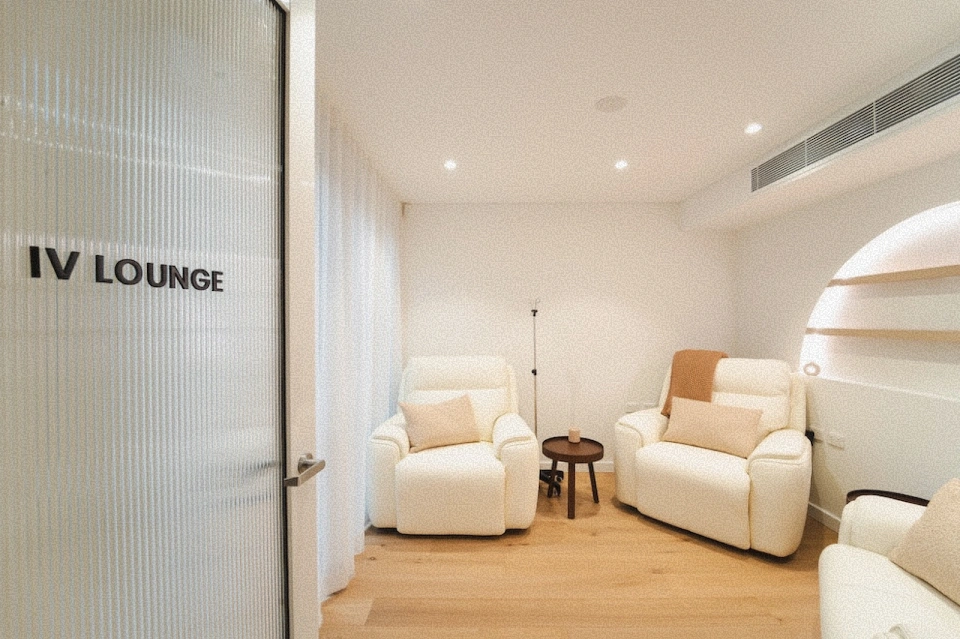 IV Lounge